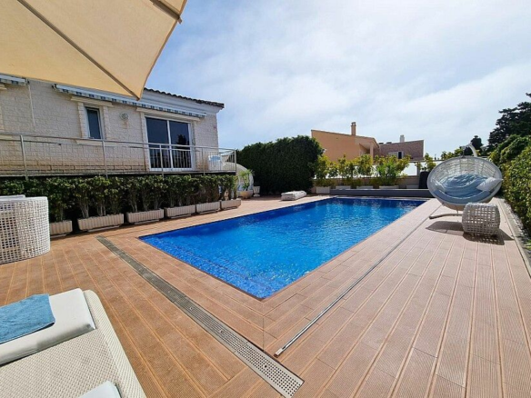 5-bedroom Villa In Torrevieja, Spain (438 M²)