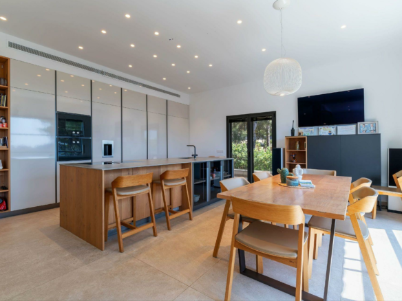 4-bedroom Villa In Calvià, Spain (526 M²)