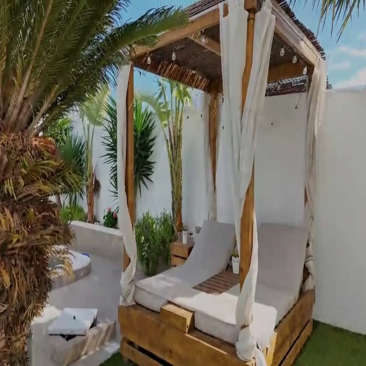 5-bedroom Villa In Torrevieja, Spain (199 M²)