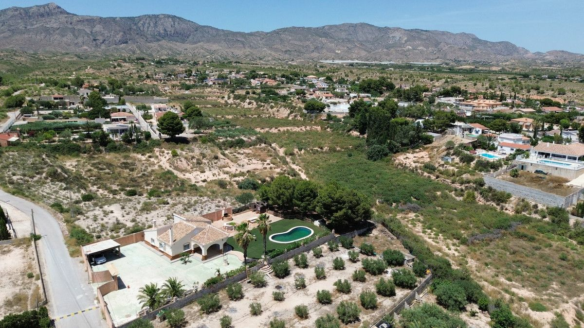 3-bedroom Country House In Albatera, Spain (210 M²)
