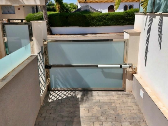 5-bedroom Villa In Orihuela Costa, Spain (200 M²)