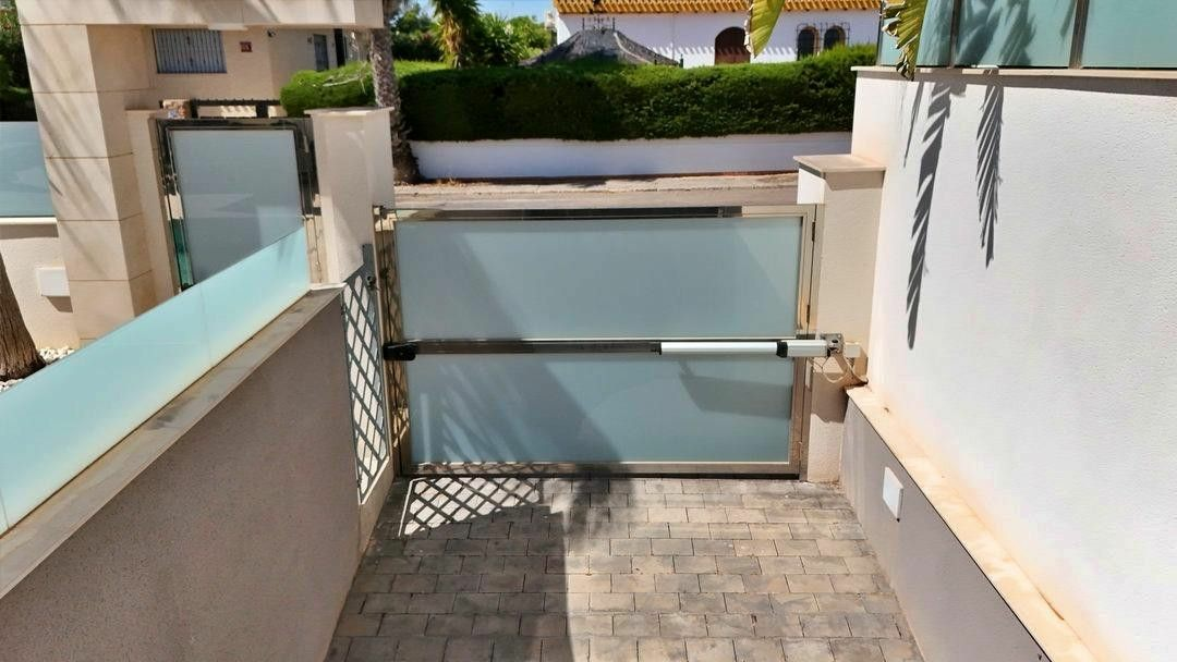 5-bedroom Villa In Orihuela Costa, Spain (200 M²)