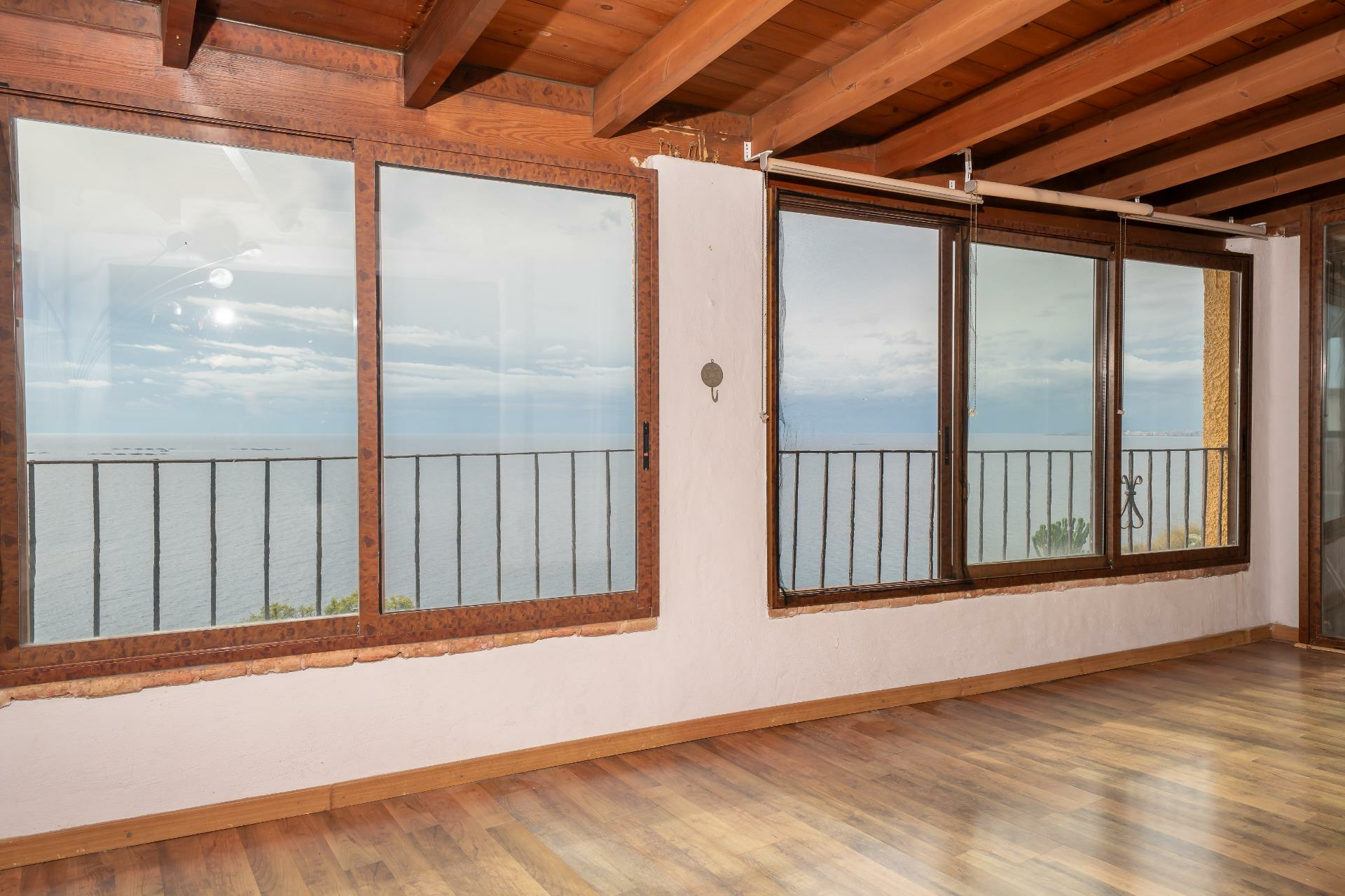3-bedroom Bungalow In El Campello, Spain (235 M²)