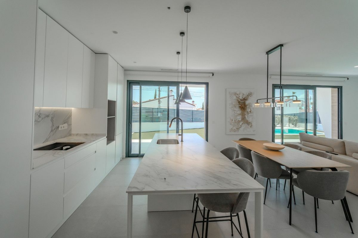 3-bedroom Villa In Rojales, Spain (156 M²)
