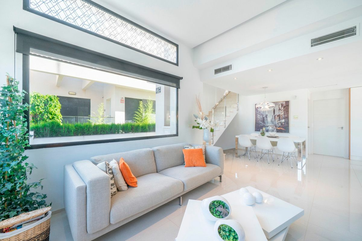 3-bedroom Villa In Rojales, Spain (122 M²)