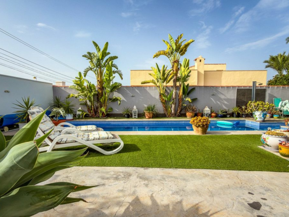 2-bedroom Villa In Torrevieja, Spain (130 M²)