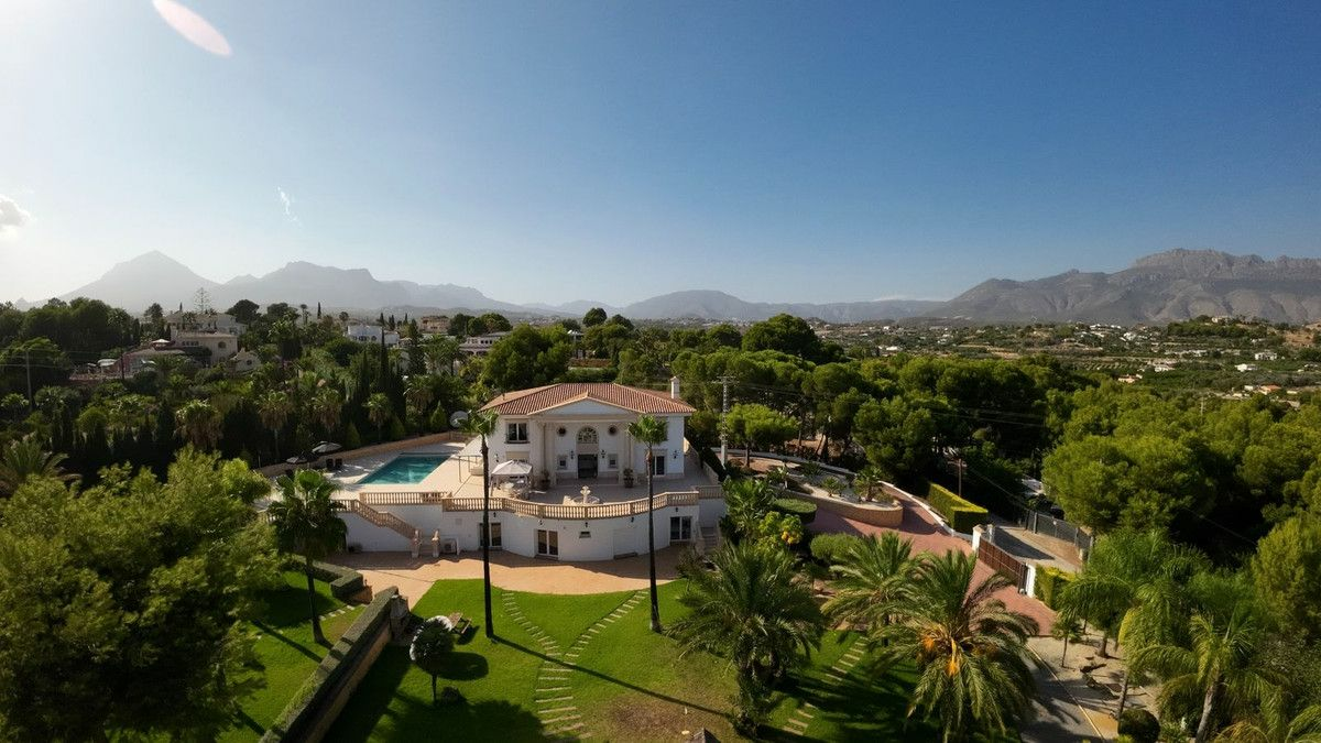 6-bedroom Villa In Altea, Spain (2.147 M²)