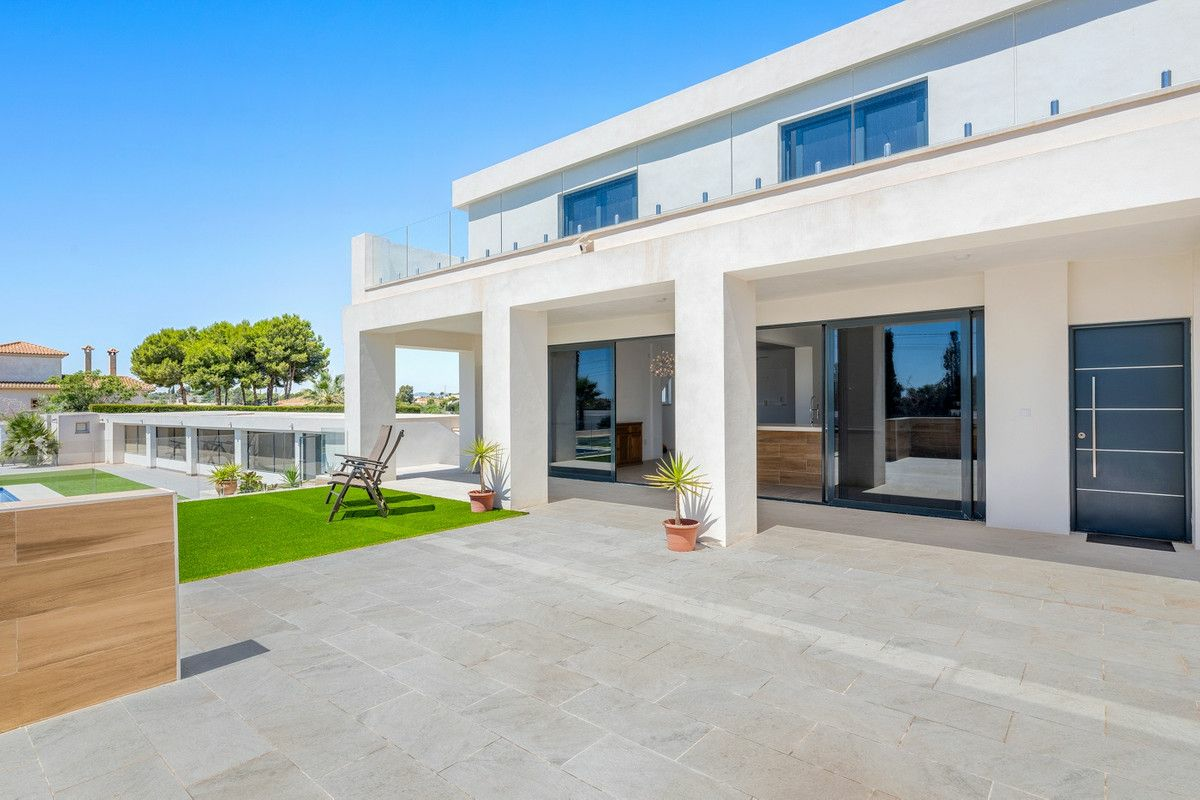 8-bedroom Country House In Los Montesinos, Spain (790 M²)