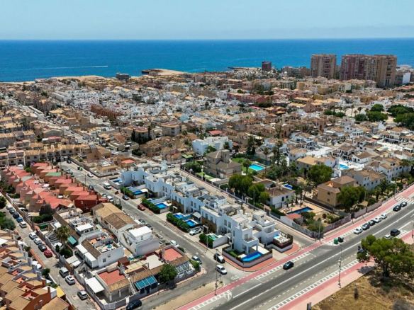 5-bedroom House In Torrevieja, Spain (184 M²)