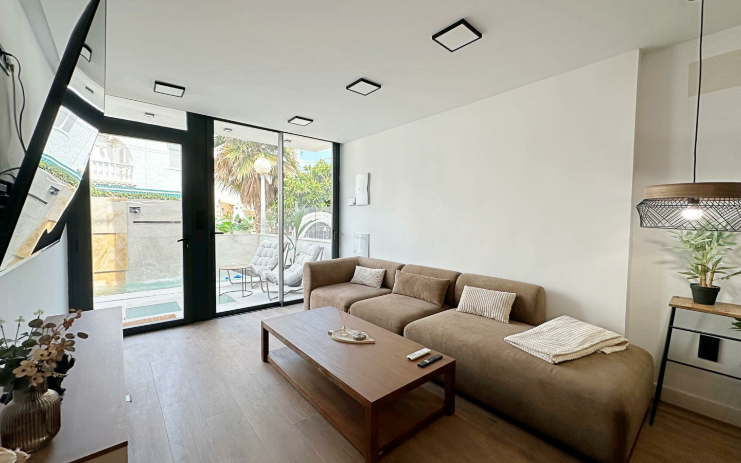 3-bedroom House In Torrevieja, Spain (180 M²)