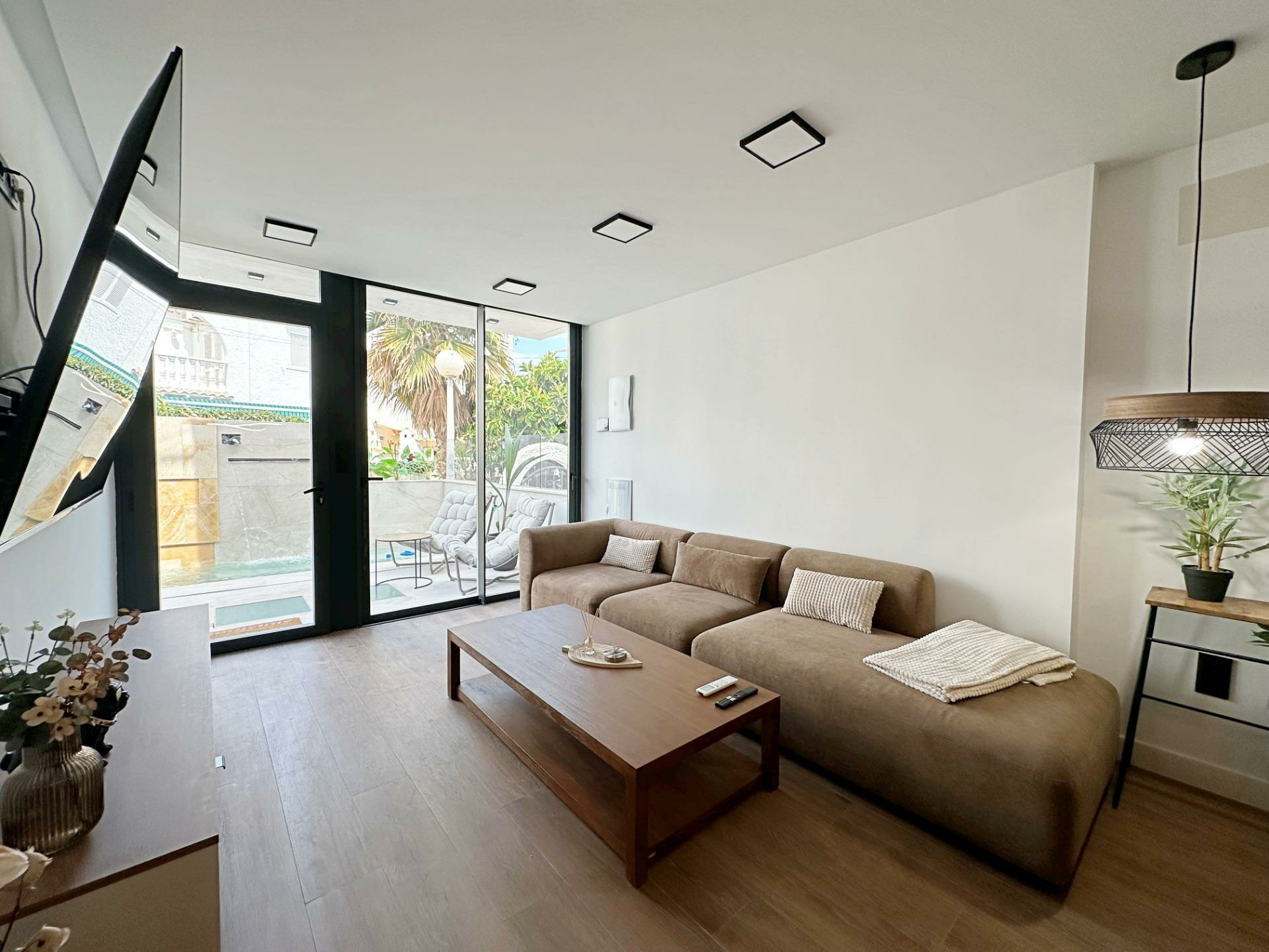 2-6-702eef 3-bedroom House In Torrevieja, Spain (180 M²)