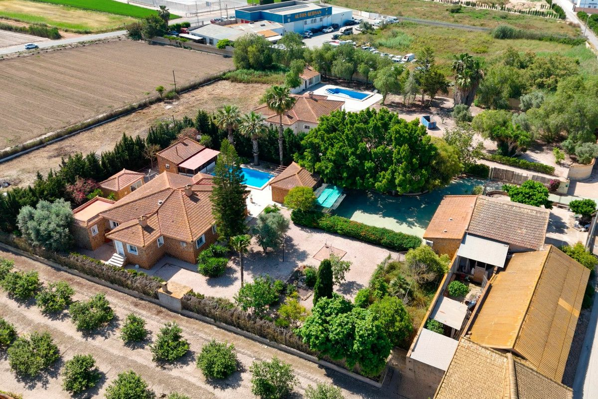 5-bedroom Villa In Rojales, Spain (195 M²)