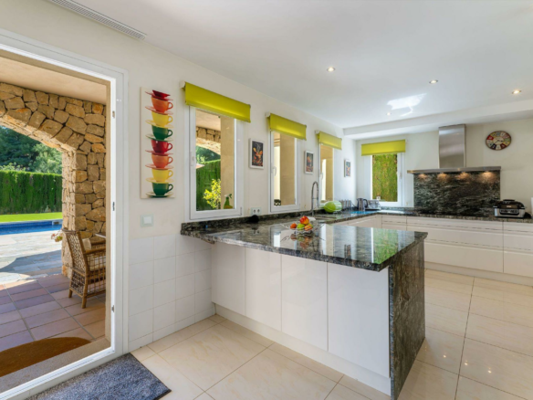 4-bedroom Villa In Calvià, Spain (368 M²)