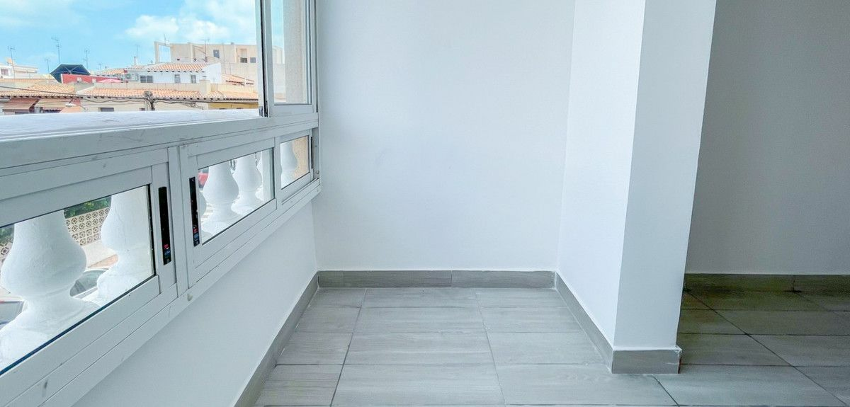 2-bedroom Apartment In Torrevieja, Spain (68 M²)