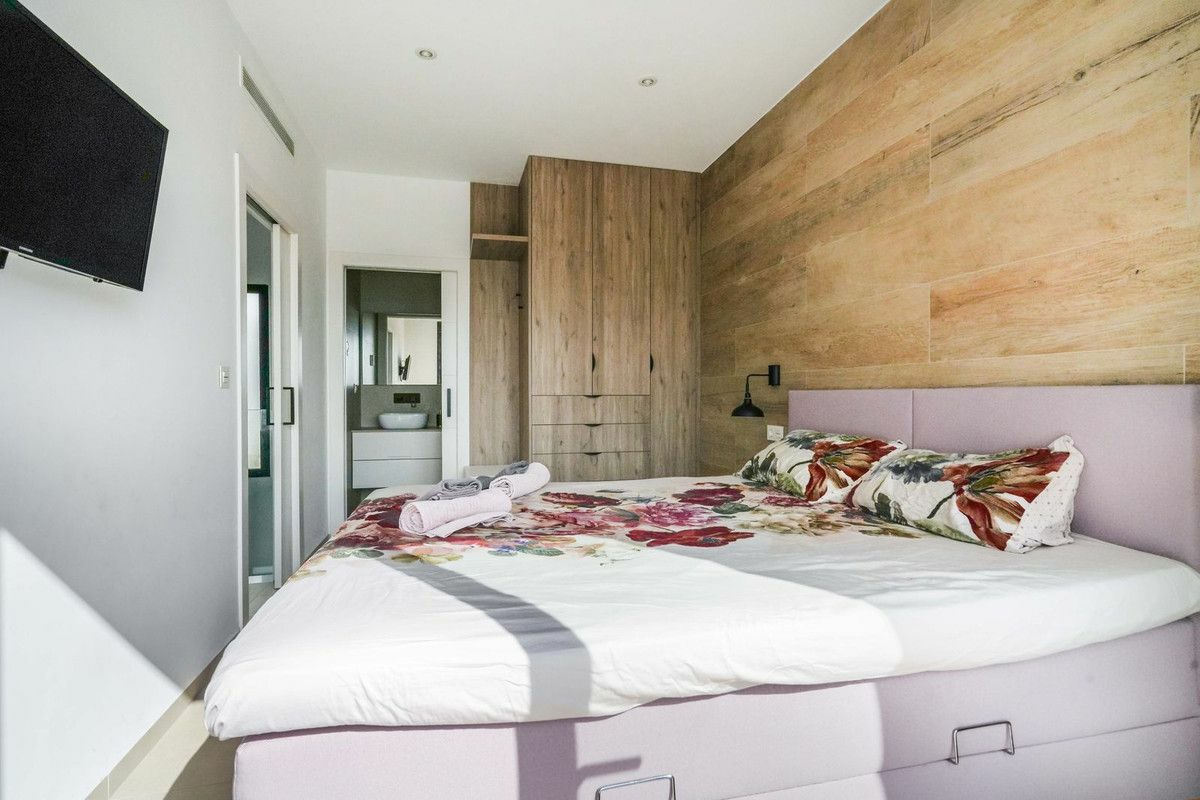 5-bedroom Villa In San Pedro Del Pinatar, Spain (143 M²)