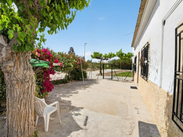 3-bedroom Country House In Orihuela, Spain (240 M²)