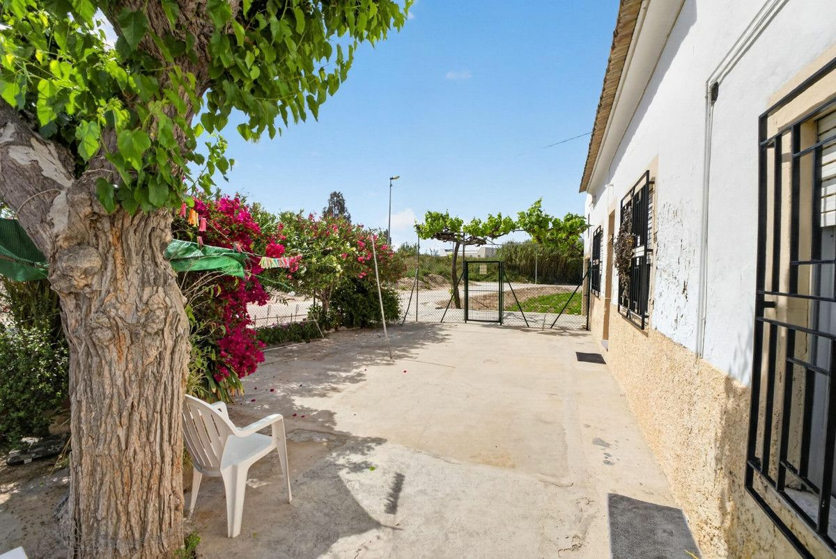 3-bedroom Country House In Orihuela, Spain (240 M²)