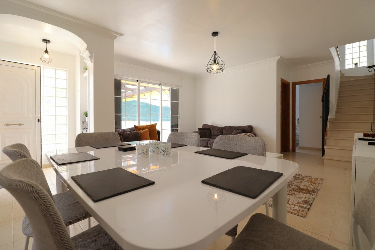3-bedroom Villa In Los Montesinos, Spain (100 M²)