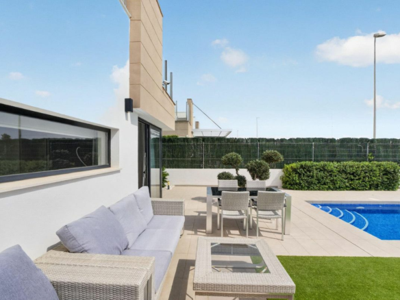 3-bedroom Villa In Guardamar Del Segura, Spain (178 M²)