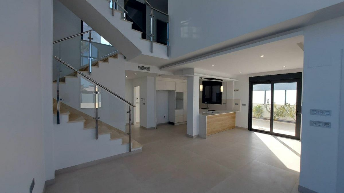 3-bedroom House In Orihuela Costa, Spain (190 M²)