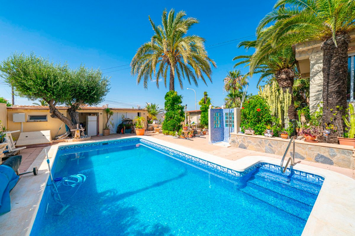 3-bedroom Villa In Rojales, Spain (146 M²)