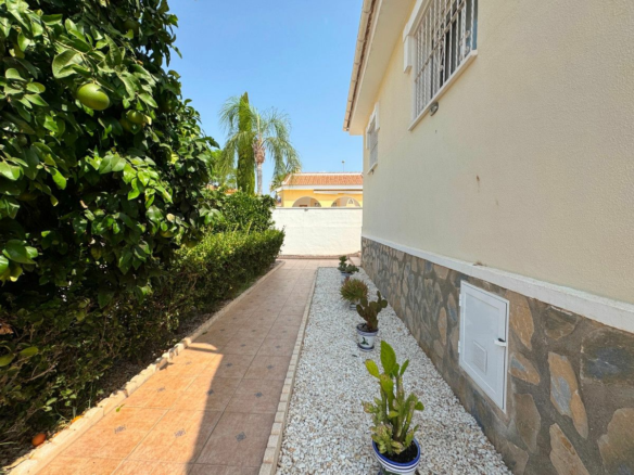 3-bedroom Villa In Rojales, Spain (121 M²)