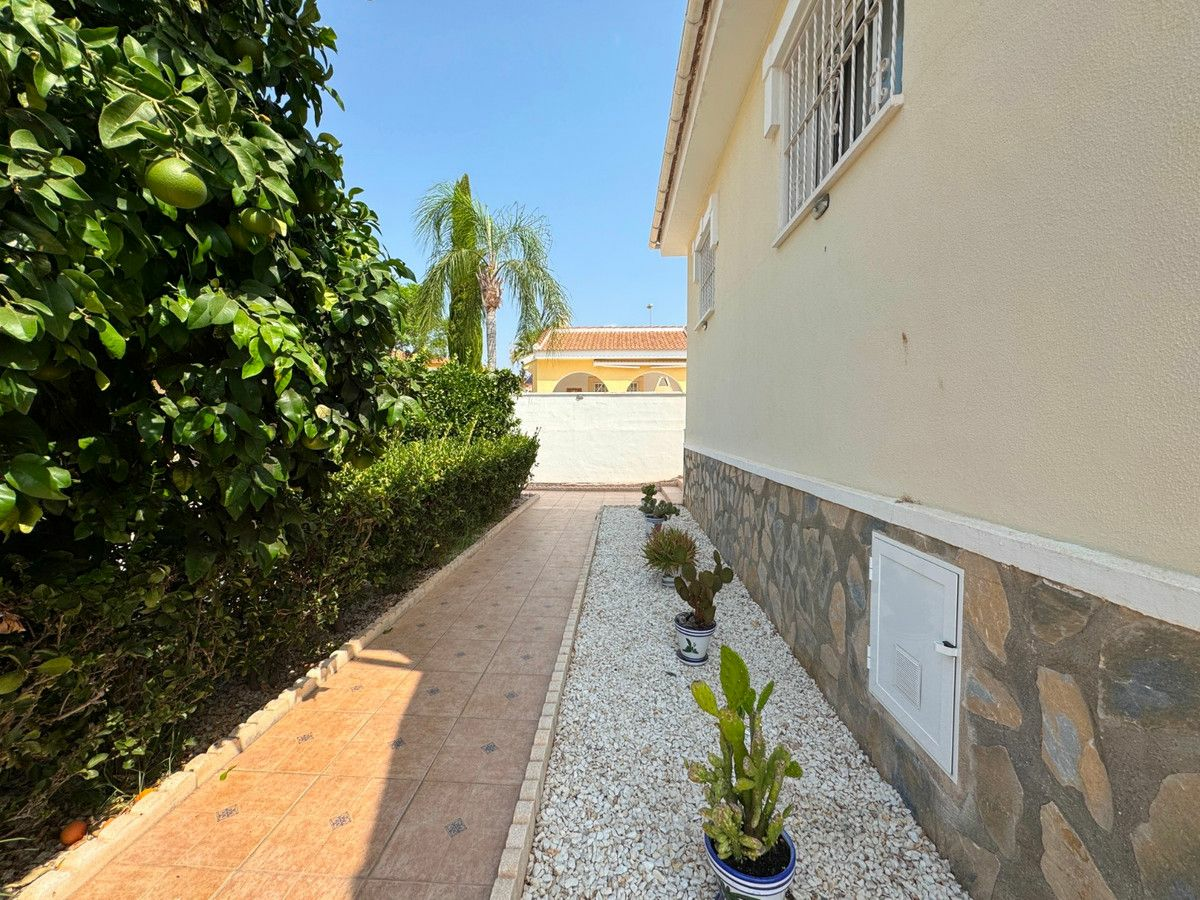 3-bedroom Villa In Rojales, Spain (121 M²)