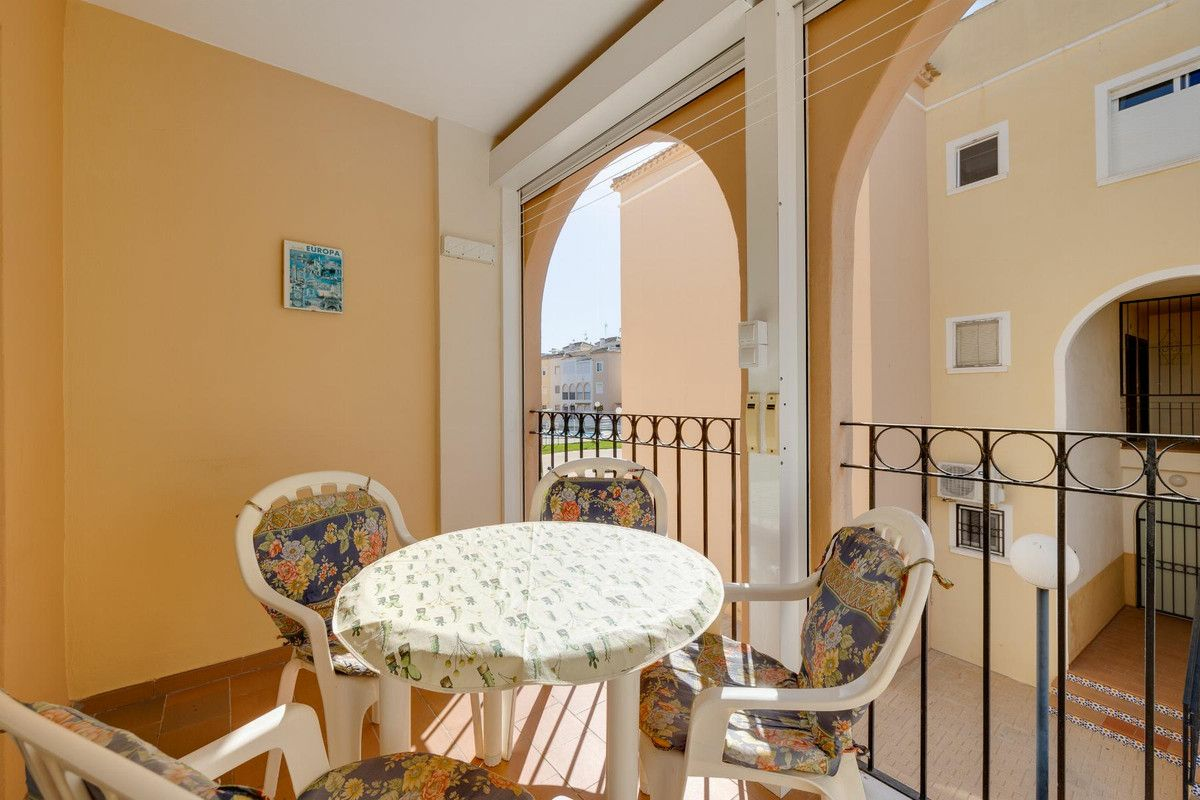 2-bedroom Villa In Torrevieja, Spain (60 M²)