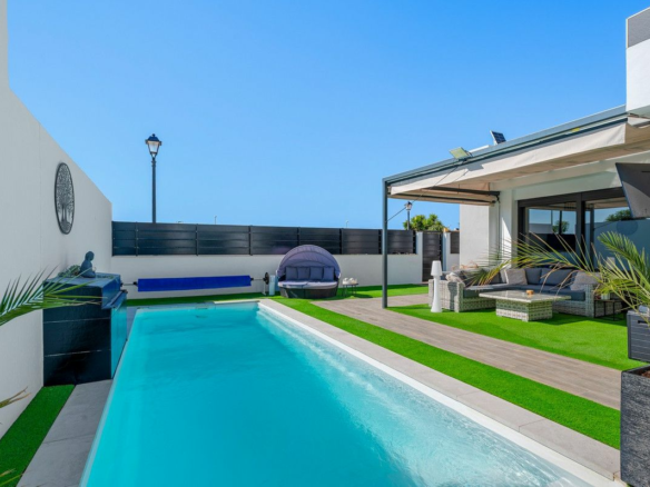 4-bedroom Villa In Fortuna, Spain (120 M²)