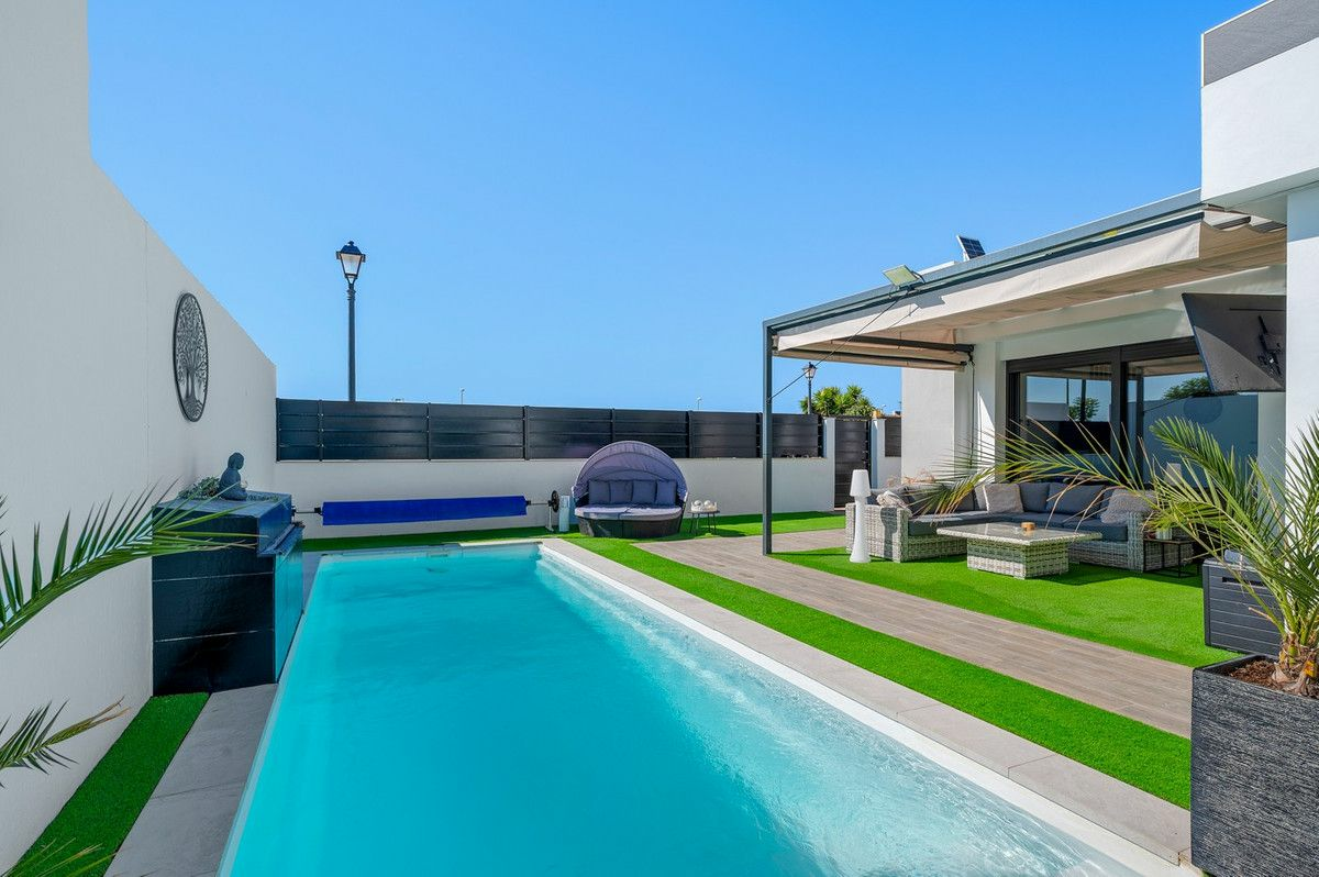 4-bedroom Villa In Fortuna, Spain (120 M²)