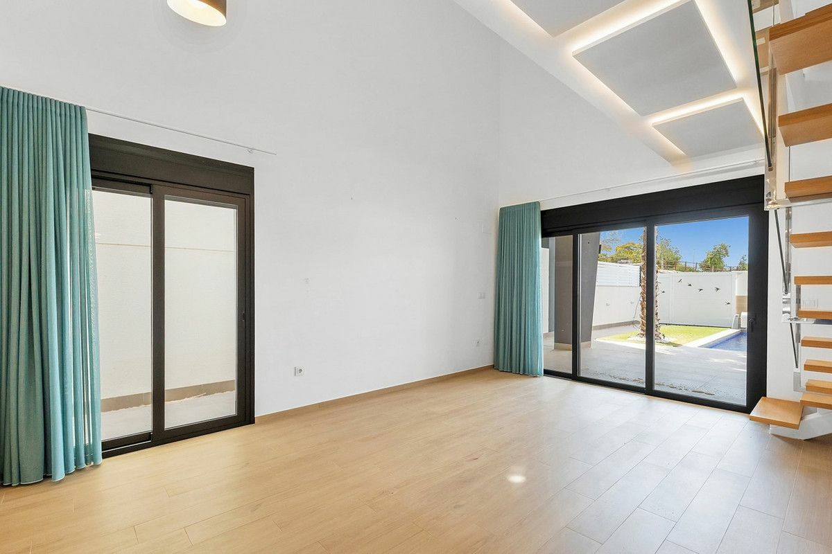 3-bedroom Villa In Benijofar, Spain (144 M²)