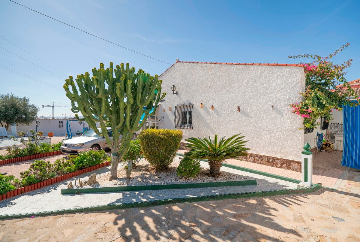 4-bedroom Villa In Rojales, Spain (198 M²)