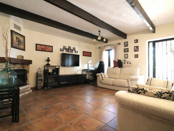 4-bedroom Villa In Albatera, Spain (231 M²)