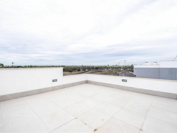 5-bedroom Villa In Los Alcázares, Spain (225 M²)