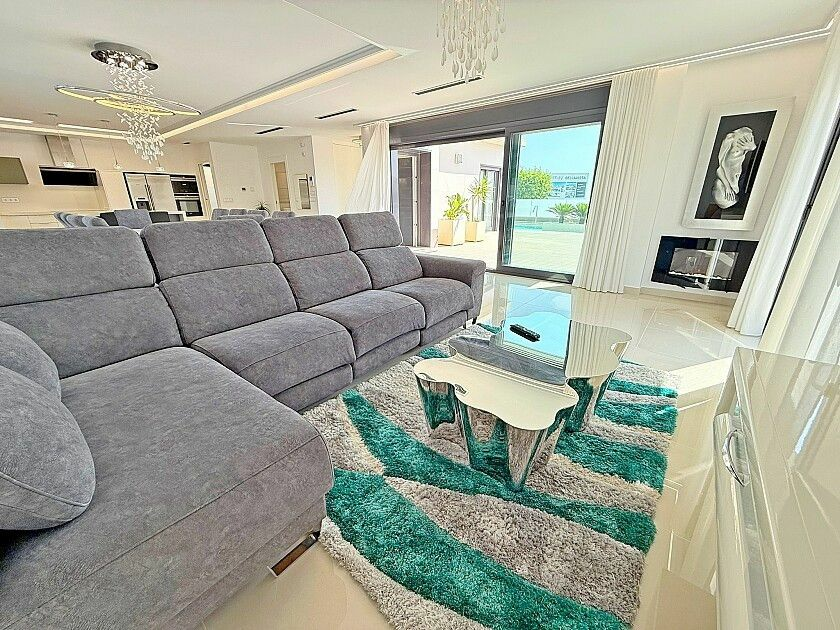 5-bedroom Villa In San Miguel De Salinas, Spain (316 M²)