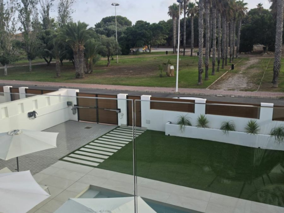 4-bedroom Villa In Torrevieja, Spain (188 M²)