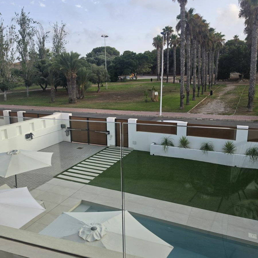 4-bedroom Villa In Torrevieja, Spain (188 M²)