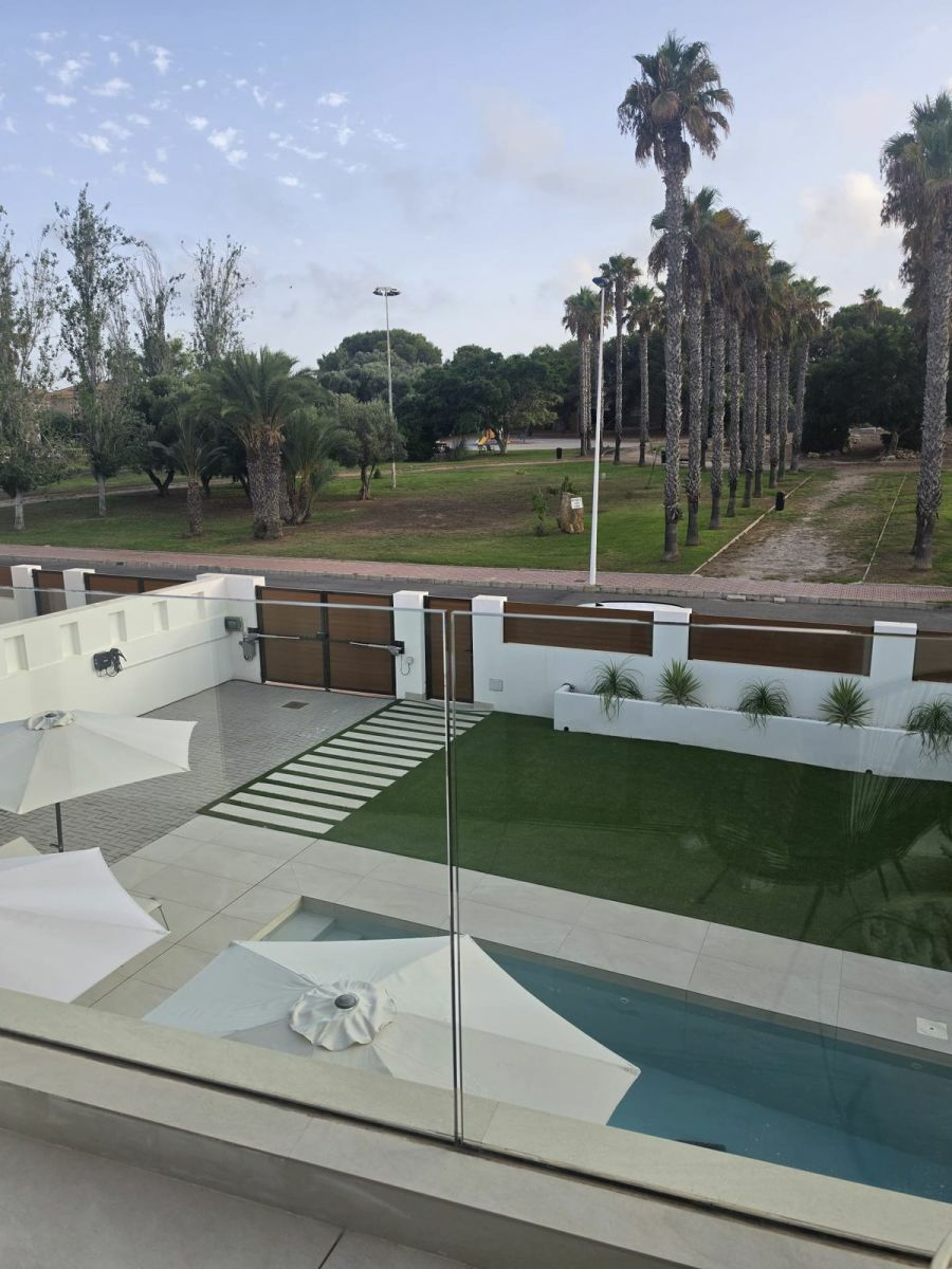 4-bedroom Villa In Torrevieja, Spain (188 M²)