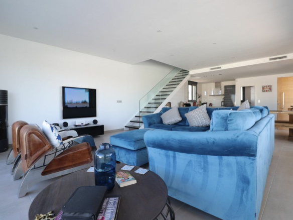 3-bedroom Villa In Benijofar, Spain (182 M²)