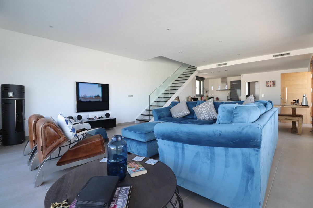 3-bedroom Villa In Benijofar, Spain (182 M²)