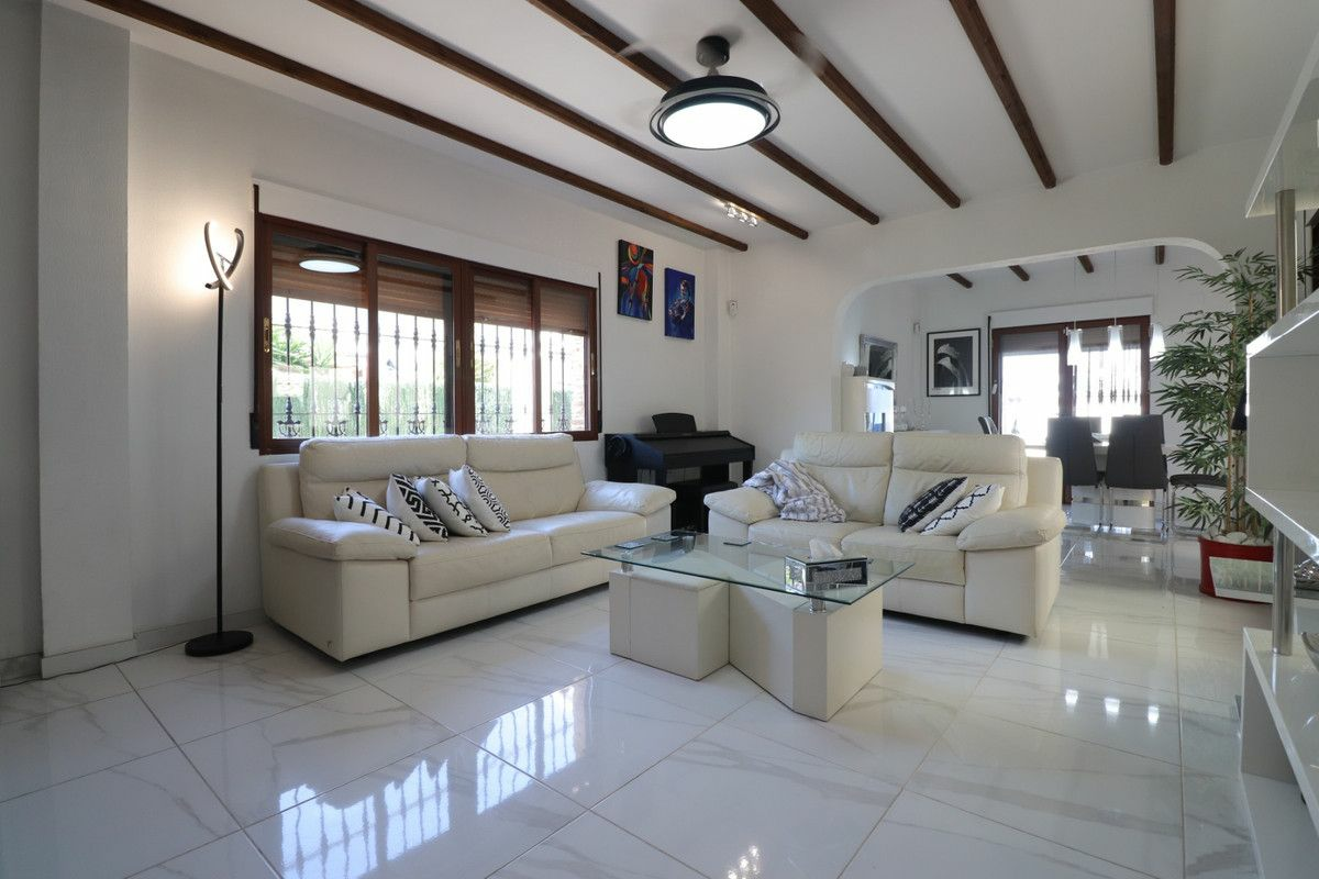 3-bedroom Villa In Benijofar, Spain (110 M²)