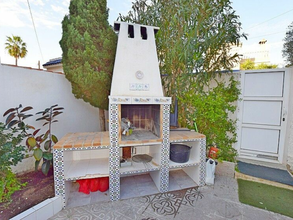 3-bedroom Villa In Torrevieja, Spain (200 M²)