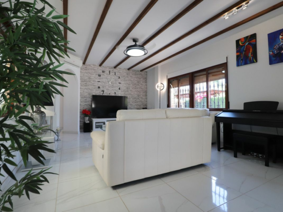 3-bedroom Villa In Benijofar, Spain (110 M²)