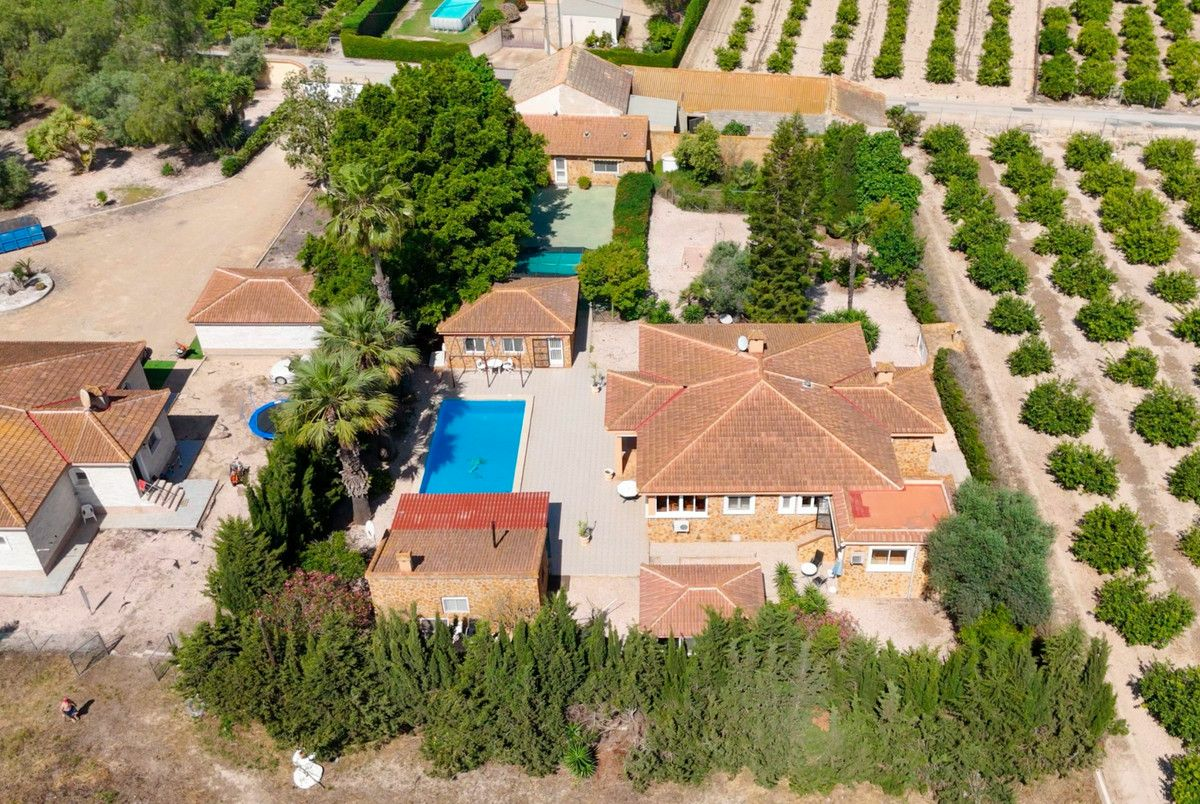 5-bedroom Villa In Rojales, Spain (195 M²)