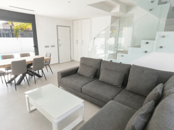 5-bedroom Villa In Algorfa, Spain (200 M²)
