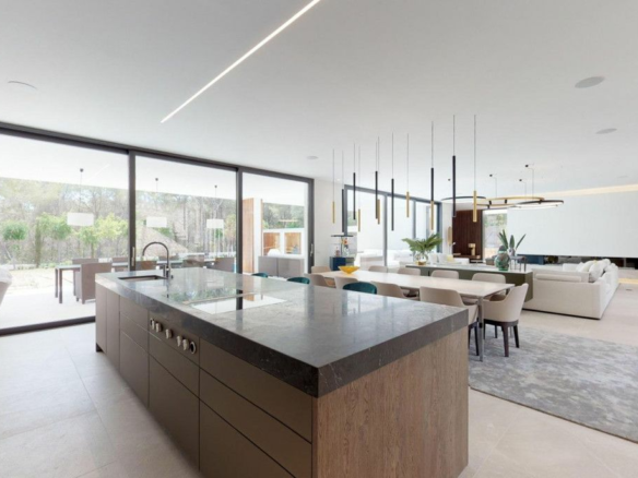 6-bedroom Villa In Calvià, Spain (748 M²)