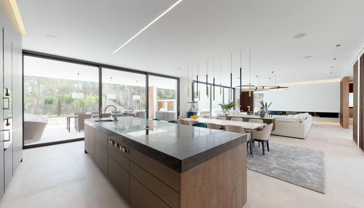 6-bedroom Villa In Calvià, Spain (748 M²)