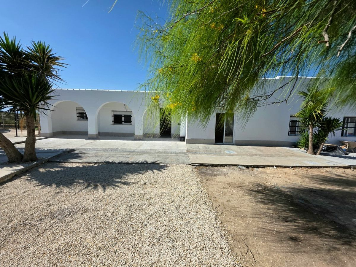 4-bedroom Villa In Formentera Del Segura, Spain (218 M²)