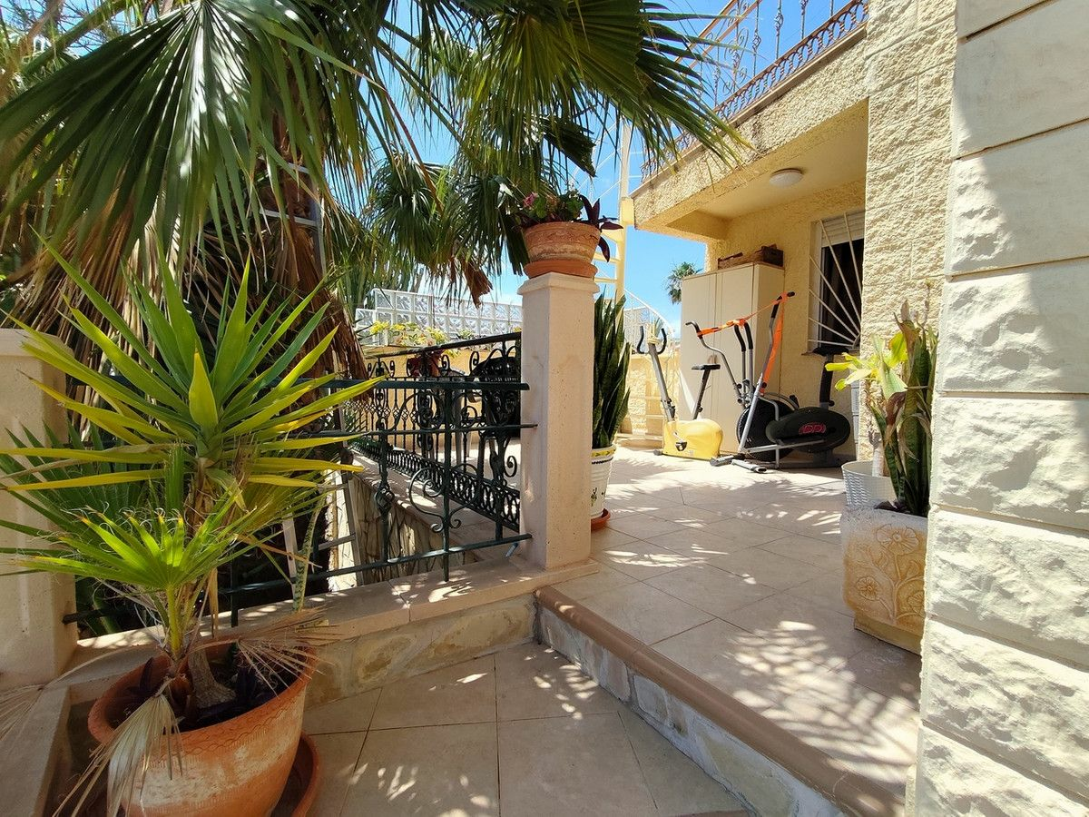 3-bedroom Villa In Rojales, Spain (140 M²)