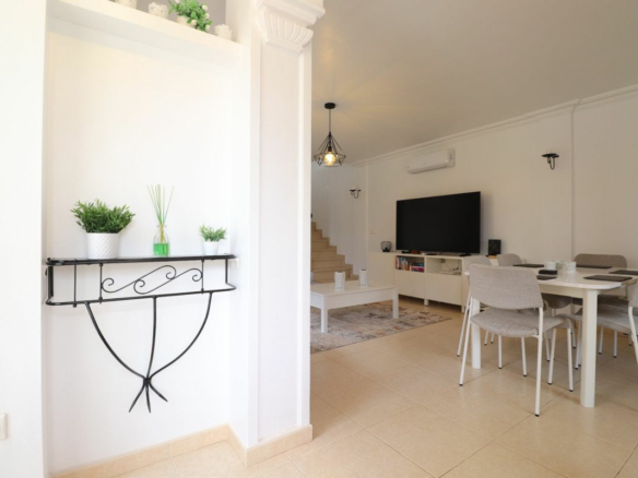 3-bedroom Villa In Los Montesinos, Spain (100 M²)